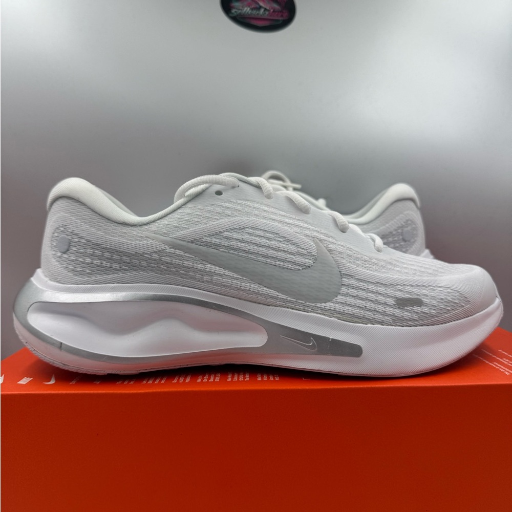 Nike Journey Run White Pure Platinum BRAND NEW Multiple Sizes